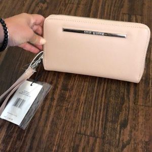 NWT Steve Madden clutch - BLUSH